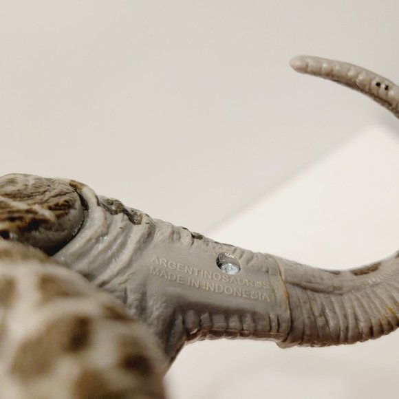 Argentinosaurus Gray Dinosaur Plastic Prehistoric Animal Figure Figurine - Picture 4 of 4